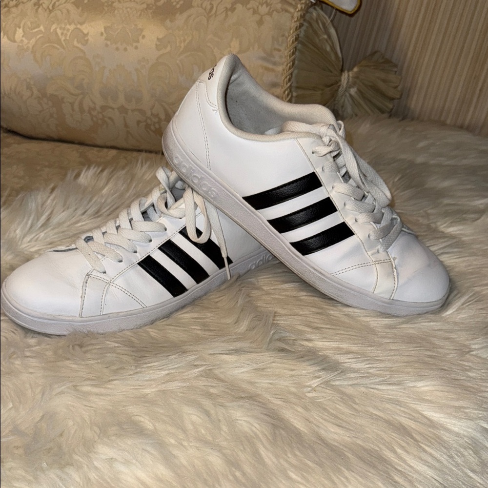Adidas Comfort Neo Classic White and Black Sneakers Size 10